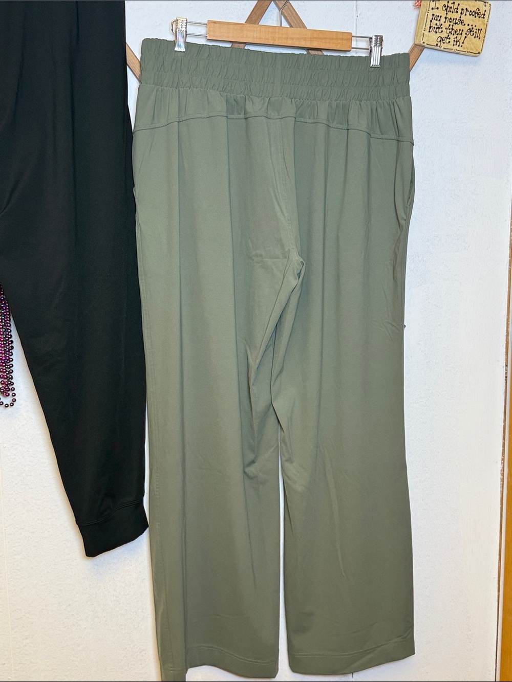 Women's Relaxed Jogger Pants - Black & Olive - Picture 3 of 7